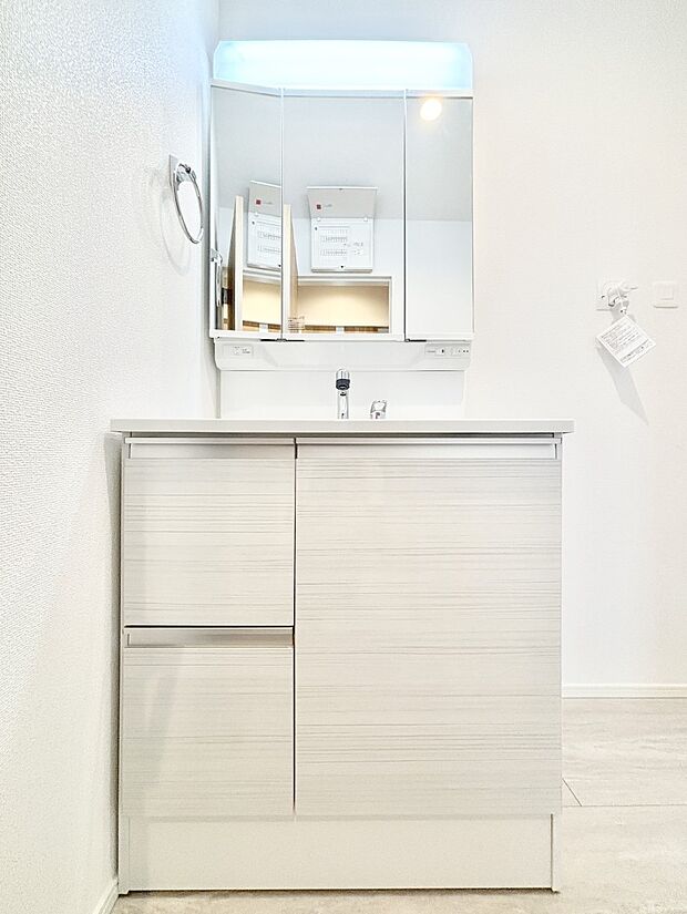 収納力と機能性に優れた洗面化粧台