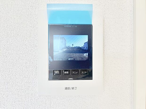 訪問者が一目でわかる安心のTVモニター付きインターホン。
