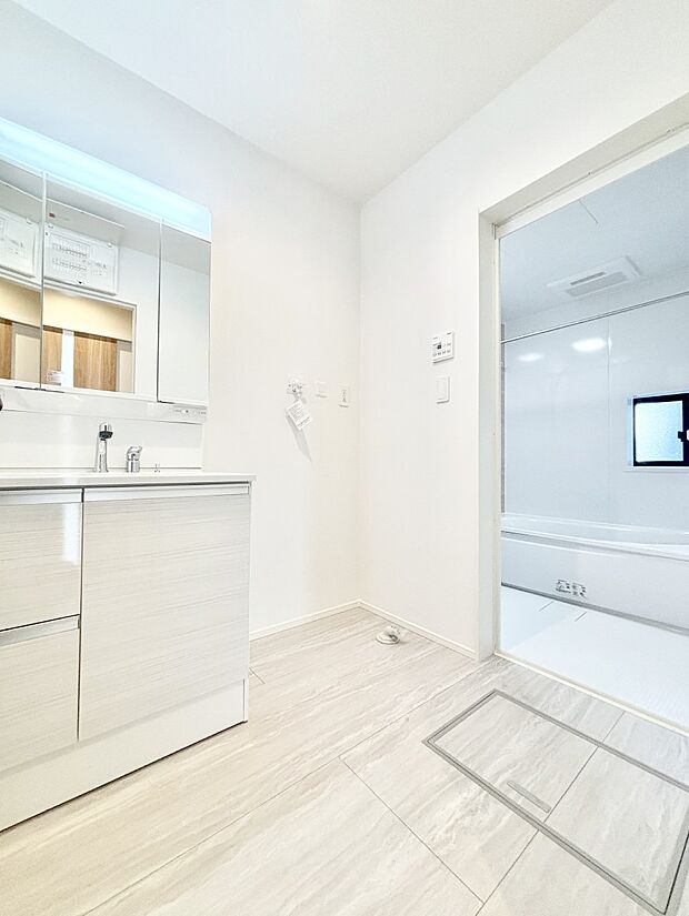 広々とゆとりのあるランドリースペース。