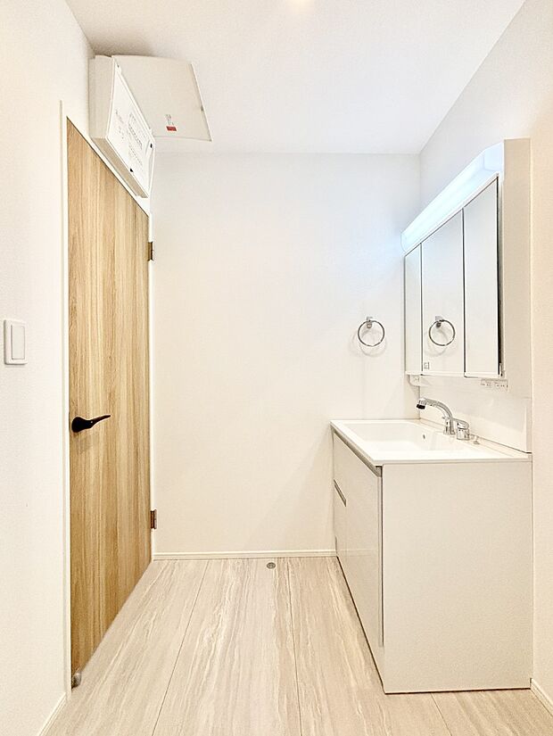 清潔感のある快適空間です。毎日の身支度も気持ち良くお使い頂けます。