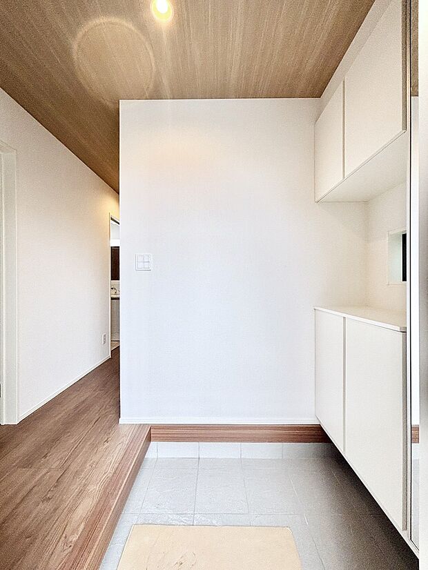 明るい玄関はお客様をお出迎えするのにぴったりです!