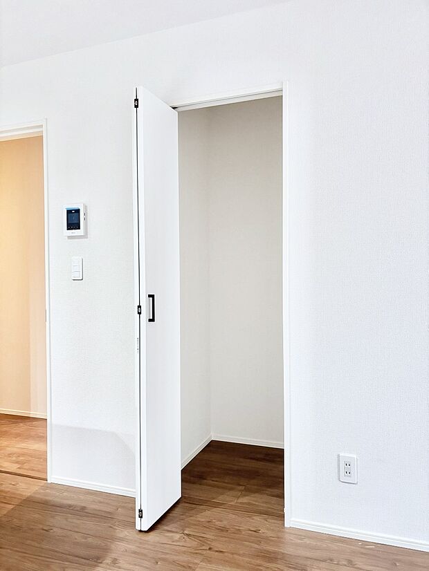 リビング収納。散らかりがちなリビングもスッキリと保てますね。