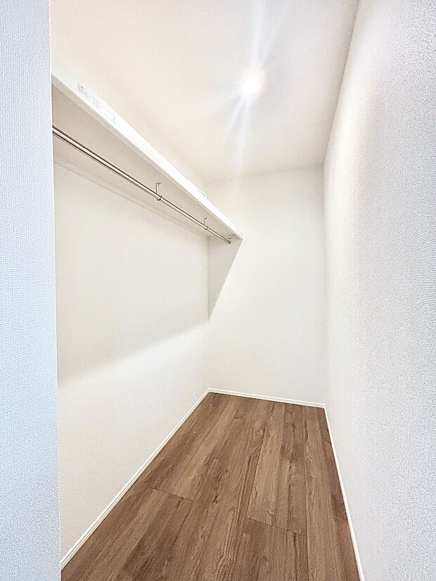 毎日の服選びが楽しくなるウォークインクローゼットが3ヵ所付きです!