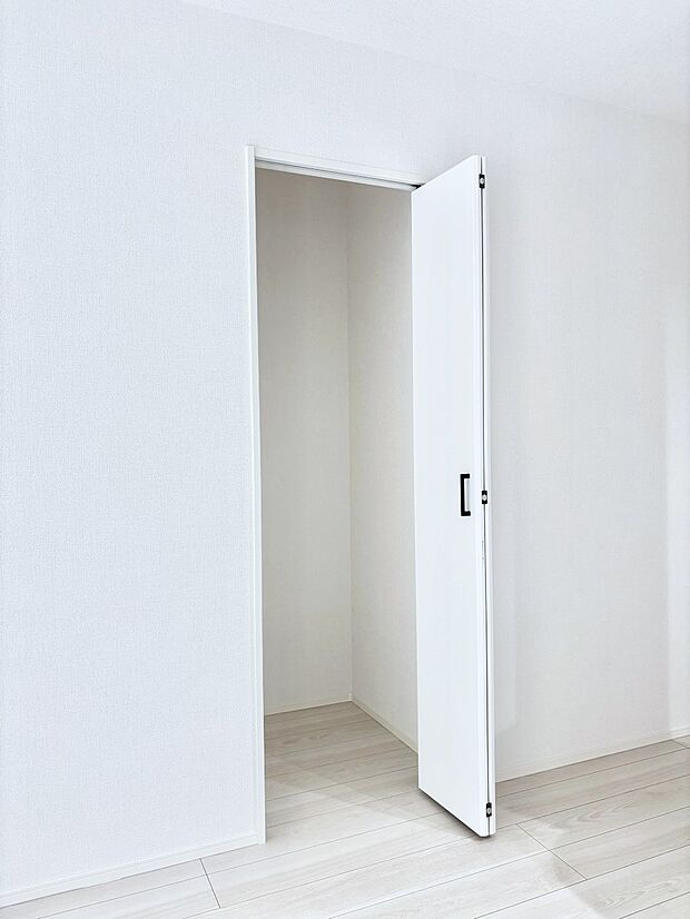 リビング収納。散らかりがちなリビングもスッキリと保てますね。