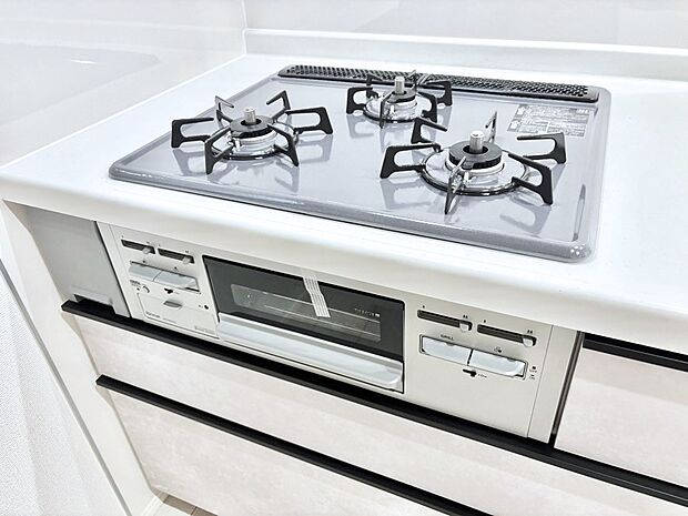 ガスコンロはSiセンサー搭載。火力調節や焦げ付き・消し忘れも防いでくれます。