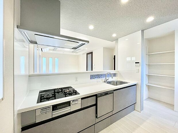 ゆとりあるキッチンではご家族と楽しくお料理ができます。