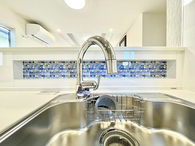 いつでも清潔なおいしいお水を。一つの水栓で水道水と浄水を使い分け。