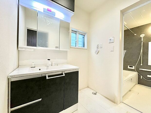 広々とゆとりのあるランドリースペース。  