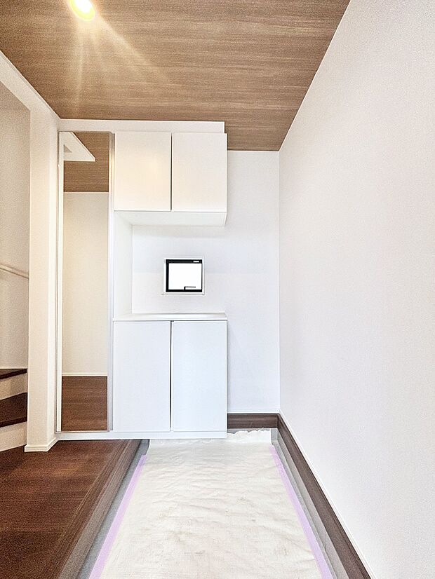 明るい玄関はお客様をお出迎えするのにぴったりです!