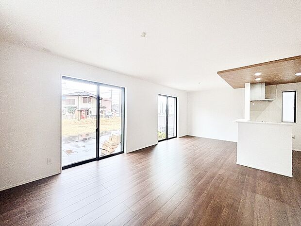 日当たりの良いリビング。お気に入りのグリーンを飾れば更に心地よさがアップ!