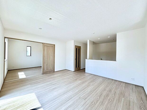 家族団らんの時間も増えそうなくつろぎのリビングダイニング。   