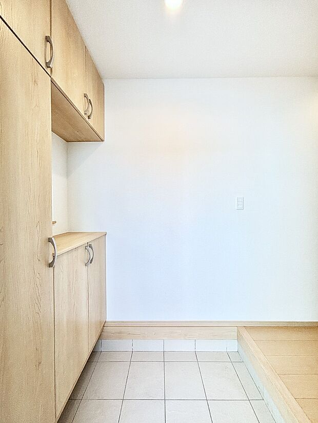 明るい玄関はお客様をお出迎えするのにぴったりです!