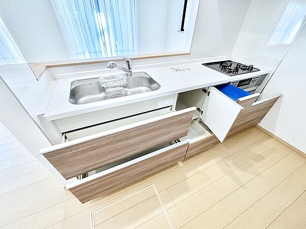 使いやすさを優先したスライド式収納タイプ!