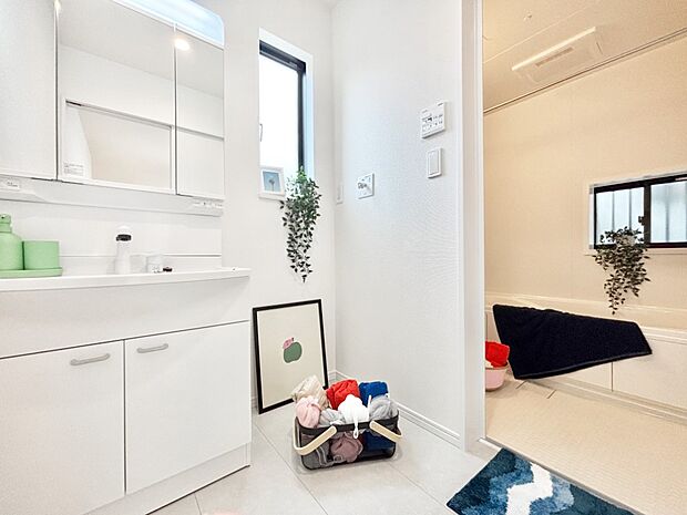 清潔感のある快適空間です。毎日の身支度も気持ち良くお使い頂けます。