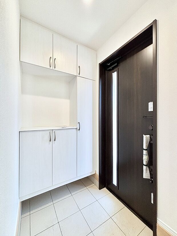 飾り棚を利用して、お越しいただくお客様をおもてなしできます。