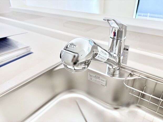 いつでも清潔なおいしいお水を。一つの水栓で水道水と浄水を使い分け。