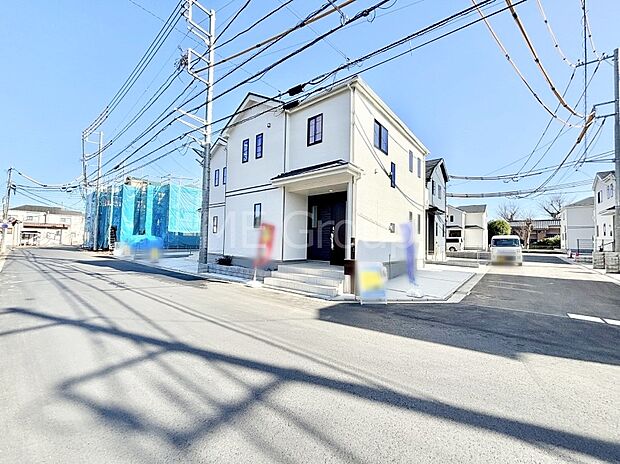 角地なので日当たりも良く、お家が堂々として見えます。