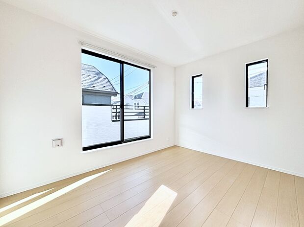 明るいバルコニーサイドに洋室を設置。目覚めの良い寝室に。