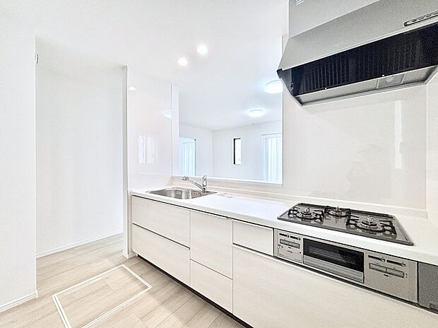 リビングで遊ぶお子様を見守りながらお料理ができる対面キッチン