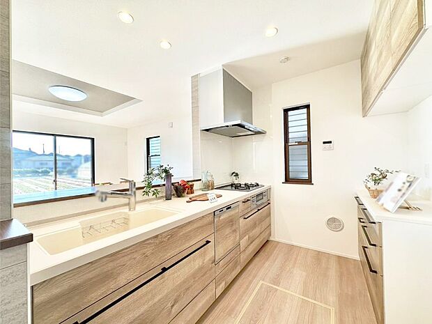 リビングで遊ぶお子様を見守りながらお料理ができる対面キッチン