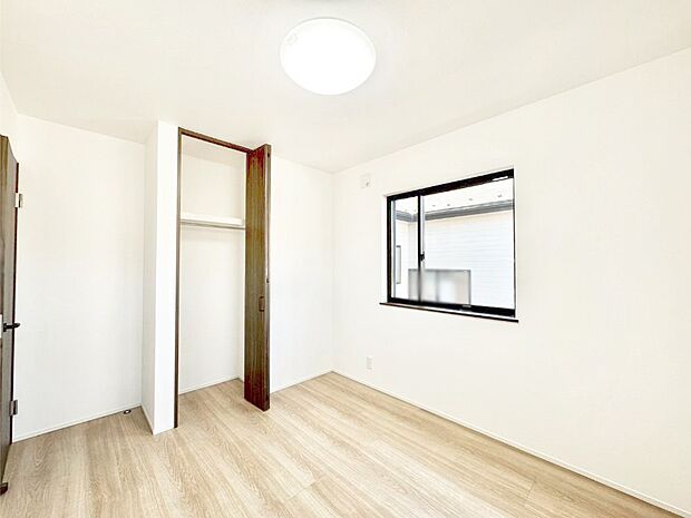 使いやすい形でベットや家具の置き方にも困ることもありません。