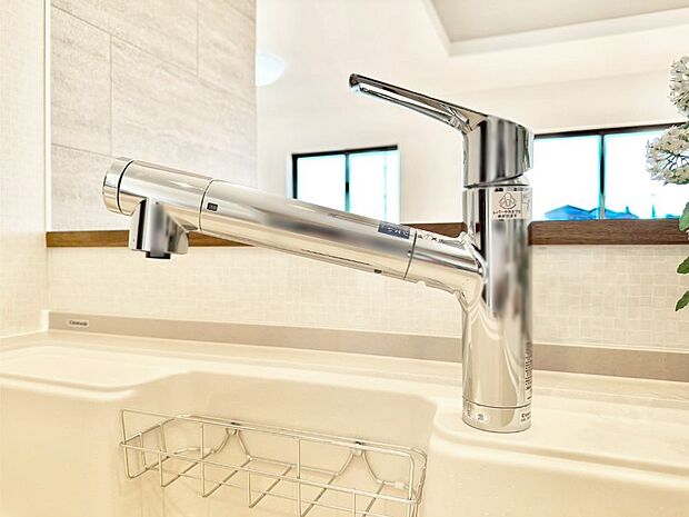 いつでも清潔なおいしいお水を。一つの水栓で水道水と浄水を使い分け。