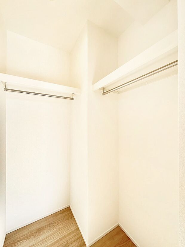 ウォークインクローゼット付きで生活空間を広く利用できます。