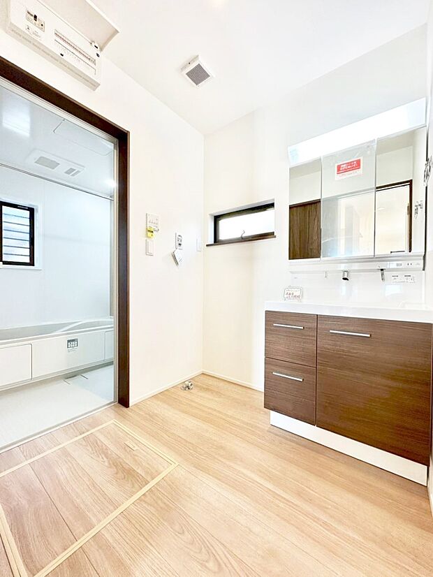 清潔感のある快適空間です。毎日の身支度も気持ち良くお使い頂けます