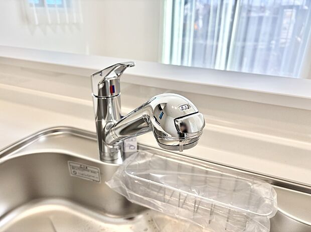 いつでも清潔なおいしいお水を。一つの水栓で水道水と浄水を使い分け。