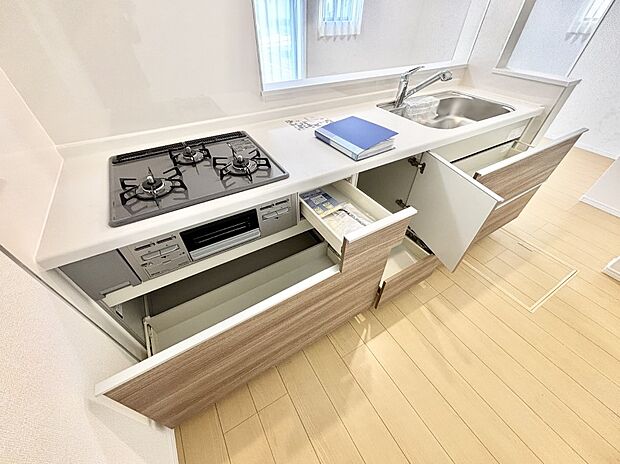 使いやすさを優先したスライド式収納タイプ!