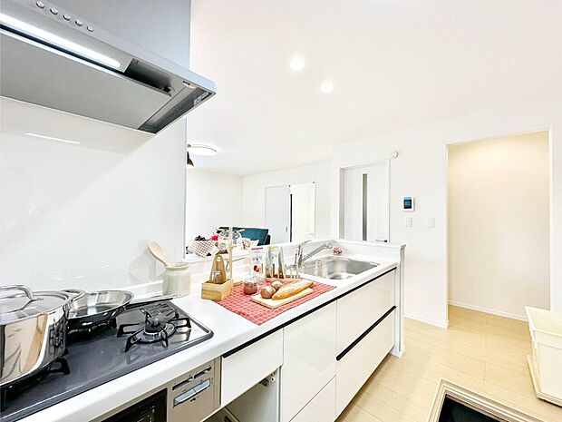 料理をしながらご家族との会話を楽しめる対面カウンターキッチン