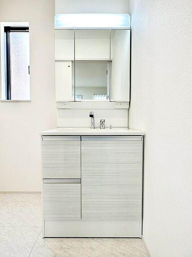 収納力と機能性に優れた洗面化粧台