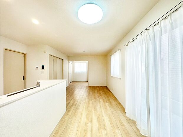 家族の笑顔が自然と生まれてくる、そんな雰囲気のダイニングに仕上がっています 