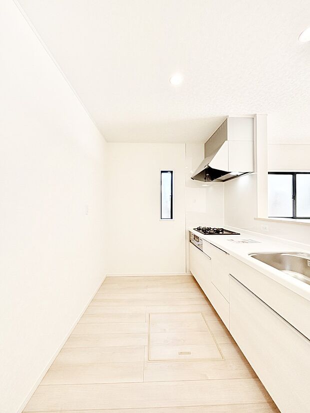 ゆとりあるキッチンスペースでお料理や食後の後片付けもスムーズに!