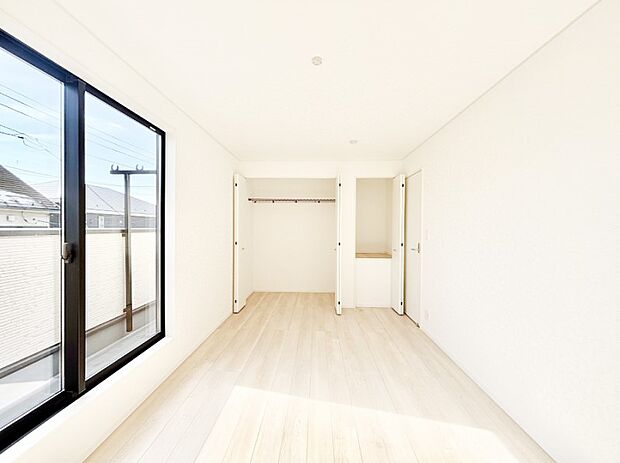 バルコニーが明るさと開放感を演出!朝スッキリと目覚められそうですね