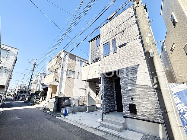 洗練された外観、上質な住空間が広がる室内は永く安心して過ごせる住居です。