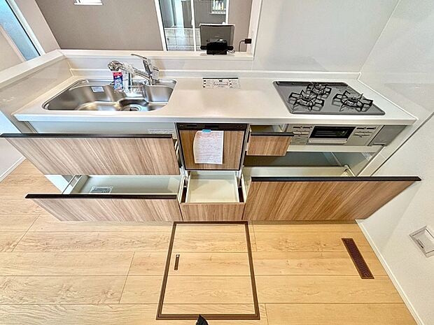 使いやすさを優先したスライド式収納タイプ！