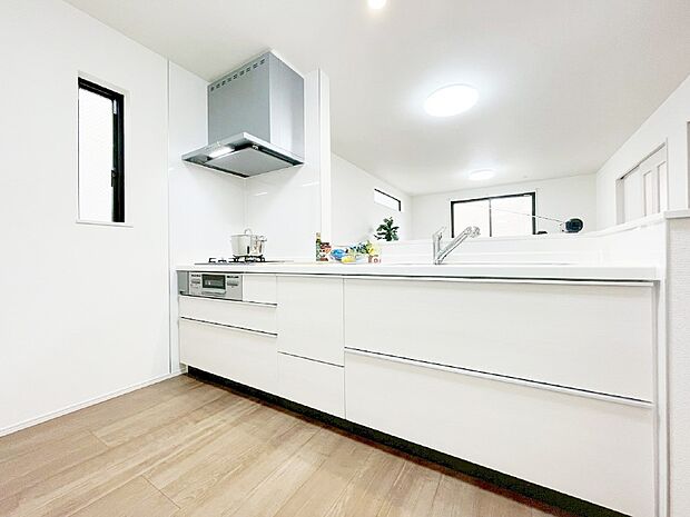 広々とした使い勝手の良いキッチンで日々のお料理も楽しくなりそう