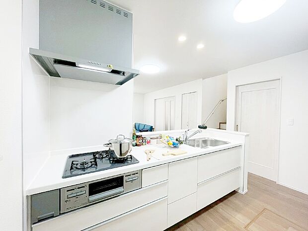 料理をしながらご家族との会話を楽しめる対面カウンターキッチン