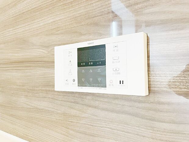 スイッチ1つで一定量の湯を浴槽に張ったり、保温や追い焚きが可能!