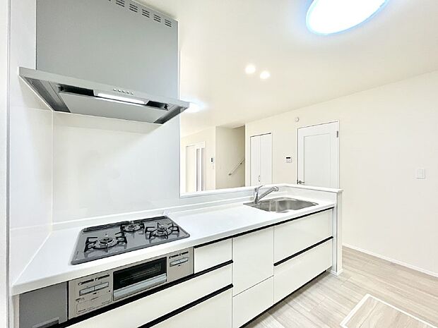 料理をしながらでもご家族との会話を楽しめる対面キッチン