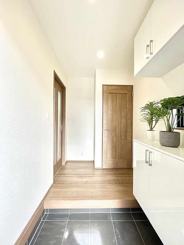 家族の帰宅やお客様をあたたかく迎える玄関