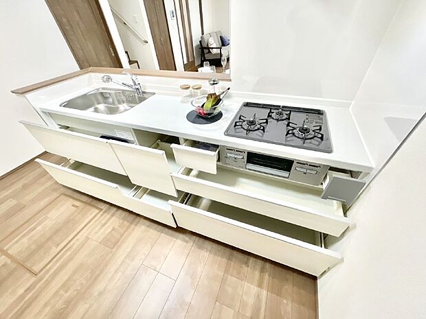 使いやすさを優先したスライド式収納タイプ!