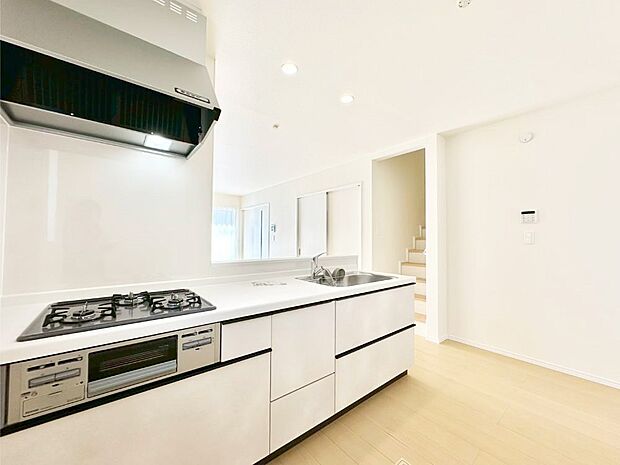 広々とした使い勝手の良いキッチンで日々のお料理も楽しくなりそう