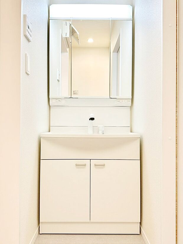 収納力と機能性に優れた洗面化粧台