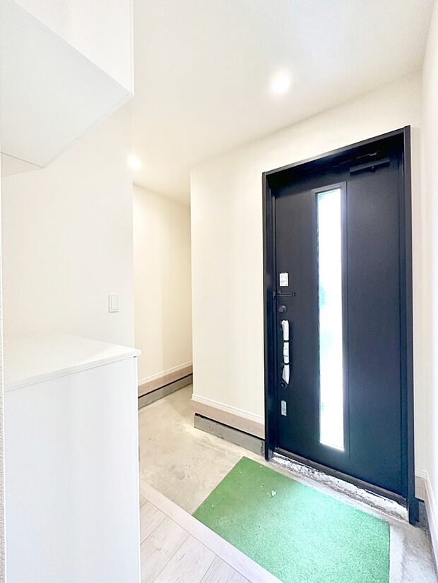 明るい玄関はお客様をお出迎えするのにぴったりです!