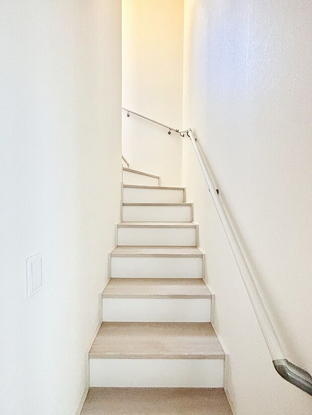 安全性を考慮し階段には手すりを設置しています