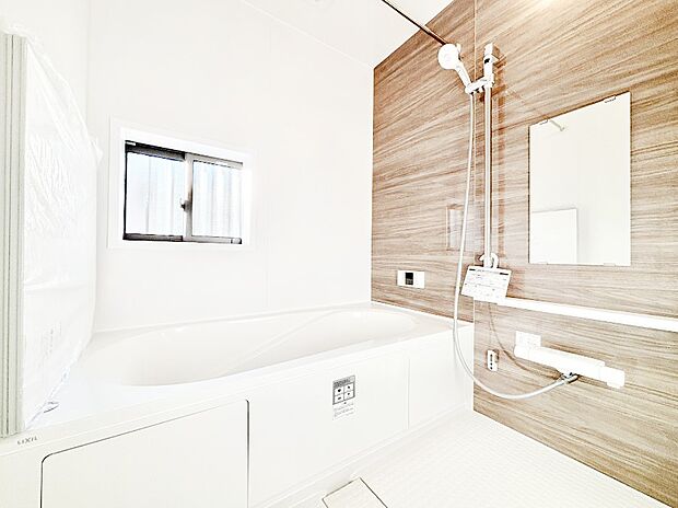 落ち着きのあるダークカラーを基調にしたバスルームで1日の疲れをリフレッシュ!