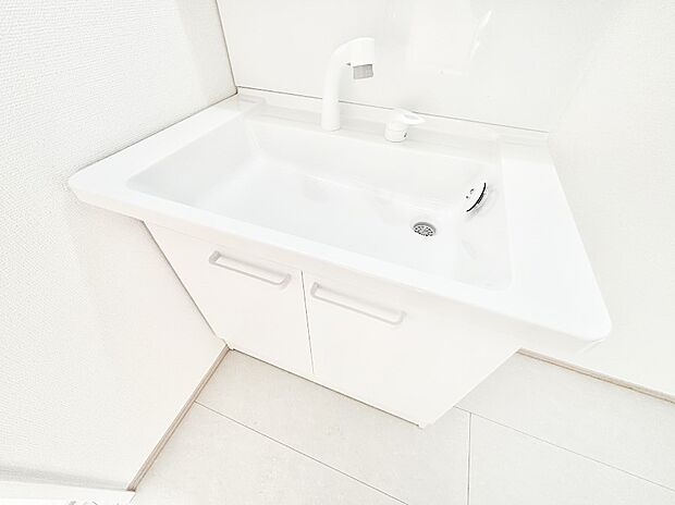 ハンドシャワー付き！使いやすい洗面台。