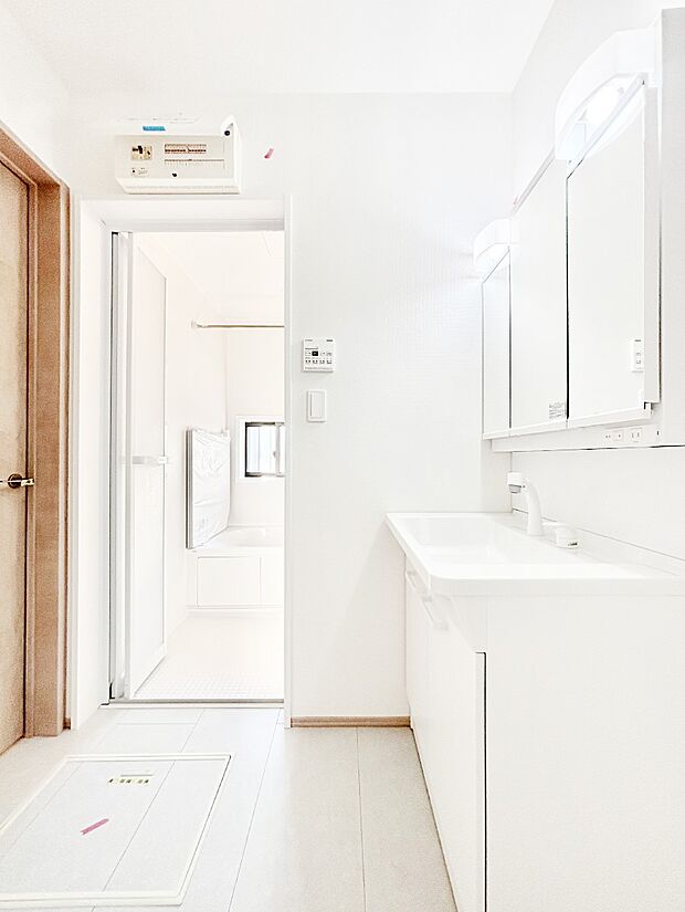 キッチンとの動線を考慮した水廻り集中設計で忙しい時間の家事もラクラク